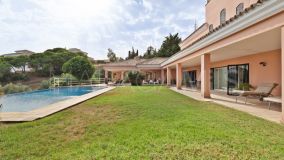 Villa for sale in Benalmadena