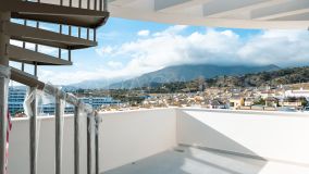 Zweistöckiges Penthouse zu verkaufen in Avda de Andalucia - Sierra de Estepona, Estepona Stadt