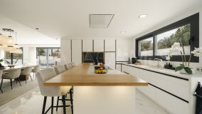 Villa for sale in Nueva Andalucia, Marbella