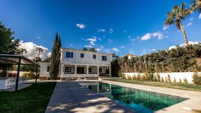 Villa en venta en Nueva Andalucia, Marbella