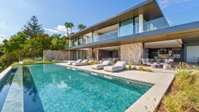 Villa for sale in El Herrojo, Benahavis