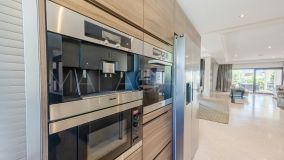 Villa for sale in Las Brisas, Nueva Andalucia