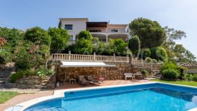 Maison for sale in El Herrojo, Benahavis