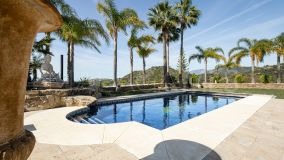 Villa for sale in Los Arqueros, Benahavis