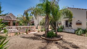 Villa en venta en Altos del Paraiso, Benahavis