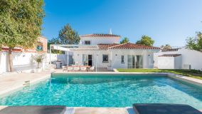 Villa en venta en Nueva Andalucia, Marbella