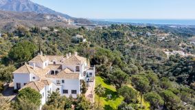 Villa for sale in Benahavis