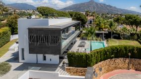 Villa en venta en Nueva Andalucia, Marbella