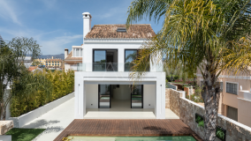 Villa for sale in Sun Beach, Estepona East