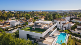 Villa for sale in Andalucia Alta, Nueva Andalucia