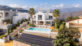 Villa for sale in El Soto de Marbella, Marbella Est