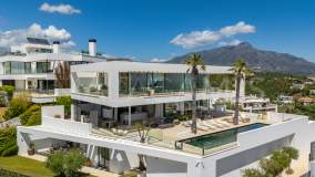 Villa for sale in El Herrojo, Benahavis