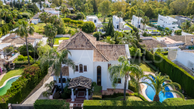 Villa for sale in Nueva Atalaya, Estepona East