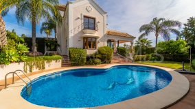 Villa for sale in Nueva Atalaya, Estepona East