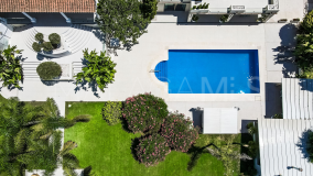 Villa for sale in Alhambra del Golf, Estepona Est