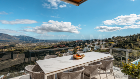 Villa for sale in La Mairena, Marbella East