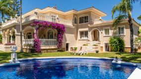 Villa for sale in El Presidente, Estepona Est