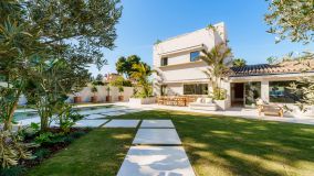 Villa en venta en Cortijo Blanco, San Pedro de Alcantara