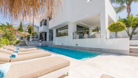Moderna y luminosa villa en venta en Nagüelles, Marbella