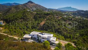 Buy 5 bedrooms villa in Montemayor