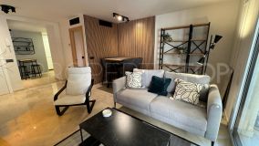 Elegante y contemporáneo apartamento de 2 dormitorios en venta en el corazón de la ciudad de Marbella con garaje