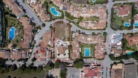 Grundstück zu verkaufen in El Paraiso, Estepona Ost