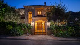 Villa for sale in Los Arqueros, Benahavis