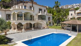 Villa en venta en Los Arqueros, Benahavis