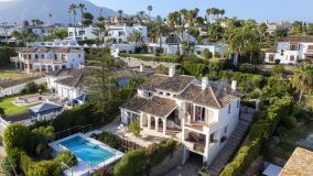 Villa for sale in Estepona