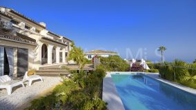 Villa for sale in Estepona