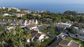 Villa for sale in Estepona