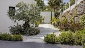 Villa for sale in La Alqueria, Benahavis