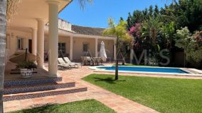 Villa for sale in Atalaya, Estepona East