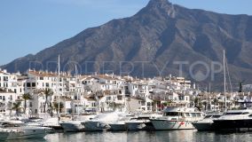 Ático Exclusivo con Vistas Panorámicas en Puerto Banús