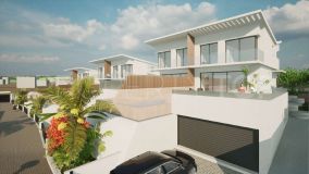 Secure gated complex consisting of 8 semi-detached contemporary style villas, 6 townhouses