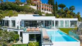 Modern Luxury Villa with Panoramic Views