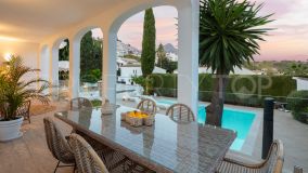 Buy Nueva Andalucía - Regiones 4 bedrooms villa