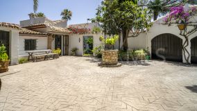 Villa for sale in Fuente del Espanto, Benahavis
