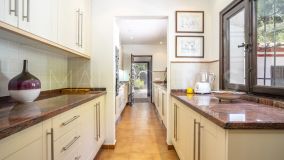 Villa for sale in Fuente del Espanto, Benahavis