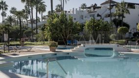 Zweistöckiges Penthouse zu verkaufen in Alcazaba Beach, Estepona Ost