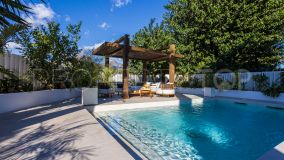 Villa for sale in Nueva Andalucia, 1,950,000 €