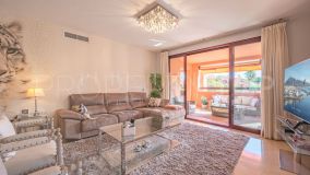 Buy penthouse with 4 bedrooms in Marbella City