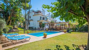 Private villa near beach in Nueva Andalucia for sale