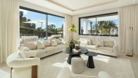 Villa for sale in El Paraiso, Estepona Est