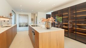 Villa for sale in El Paraiso, Estepona Est