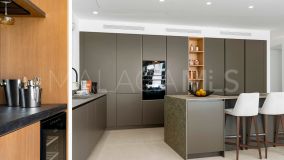 Villa for sale in Los Naranjos, Nueva Andalucia