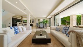 Villa en venta en Los Olivos, Nueva Andalucia