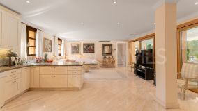 Villa en venta en Nueva Andalucia, Marbella