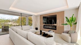 Villa for sale in Las Brisas, Nueva Andalucia