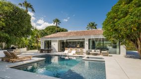 Villa for sale in Las Brisas, Nueva Andalucia